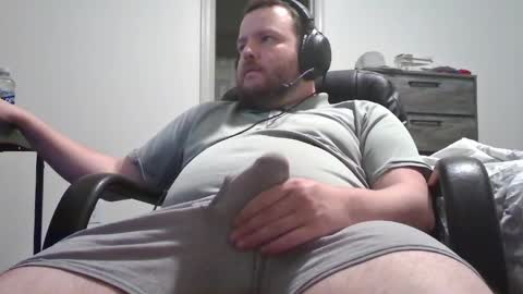 Snapshot of hairymikey chatting on April 18, 5:55 am hairymikey online show from April 18, 5:55 am
