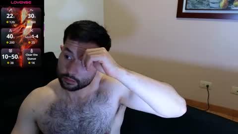 Snapshot of hairyncuteass chatting on June 16, 12:35 am hairyncuteass online show from June 16, 12:35 am