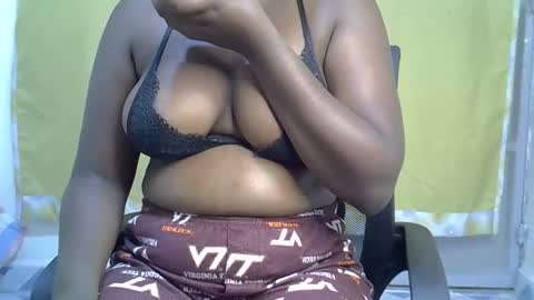 Snapshot of hairypussybigassy001 chatting on November 17, 7:47 am hairypussybigassy001 online show from November 17, 7:47 am