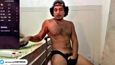 Snapshot of hairyshort chatting on October 5, 1:59 am hairy and short online show from October 5, 1:59 am