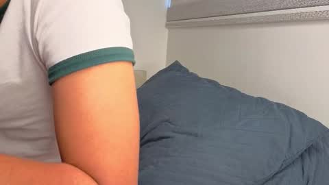 Independent       model  online show from February 1, 9:35 pm