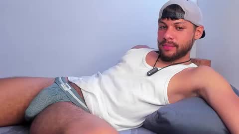 Independent       model  online show from June 6, 10:14 pm