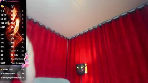 Snapshot of hakurukushka chatting on December 6, 7:45 pm Haku Please help me with your thumbs up its important online show from December 6, 7:45 pm