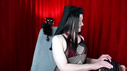 Snapshot of hakurukushka chatting on December 21, 4:57 pm Haku Please help me with your thumbs up its important online show from December 21, 4:57 pm