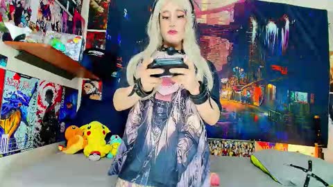 Snapshot of hakurukushka chatting on November 5, 9:15 pm Haku Please help me with your thumbs up its important online show from November 5, 9:15 pm