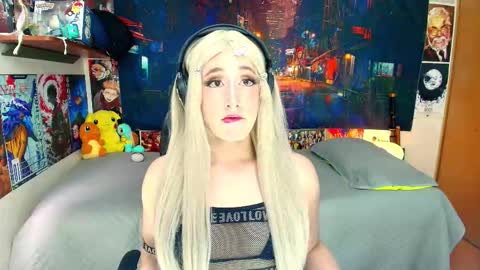 Snapshot of hakurukushka chatting on November 24, 8:30 pm Haku Please help me with your thumbs up its important online show from November 24, 8:30 pm