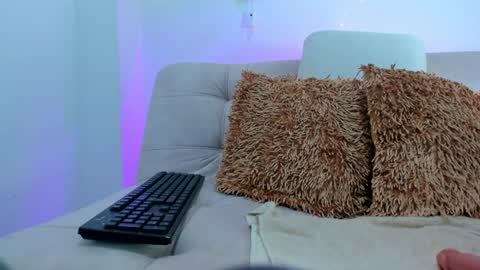 Snapshot of haley01 chatting on January 25, 7:07 pm haley01 online show from January 25, 7:07 pm