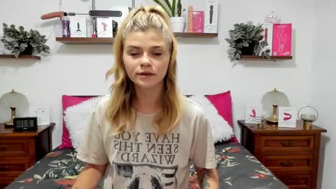 Snapshot of haleyreedme chatting on September 16, 6:14 am Haley online show from September 16, 6:14 am