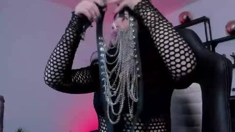 Snapshot of halley_ravenn chatting on May 18, 9:42 pm halley_ravenn online show from May 18, 9:42 pm