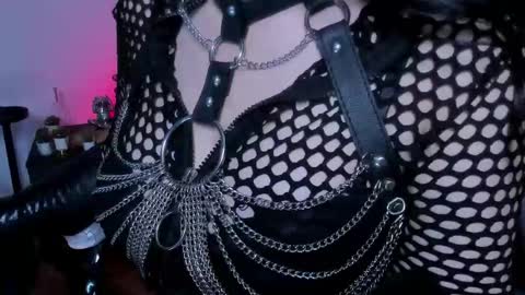 Snapshot of halley_ravenn chatting on May 19, 1:56 am halley_ravenn online show from May 19, 1:56 am