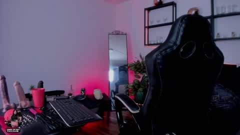 Snapshot of halley_ravenn chatting on May 20, 9:21 pm halley_ravenn online show from May 20, 9:21 pm
