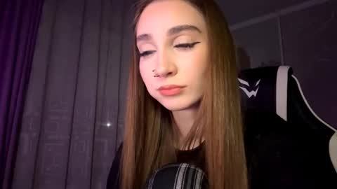 Holly online show from November 6, 6:31 pm