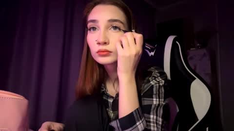 Holly online show from December 1, 6:24 pm