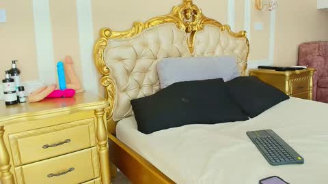 Hallie Stone online show from February 5, 1:38 pm