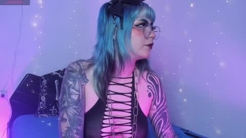 Snapshot of hallucigenia_sparza chatting on December 19, 11:18 am Hallu online show from December 19, 11:18 am