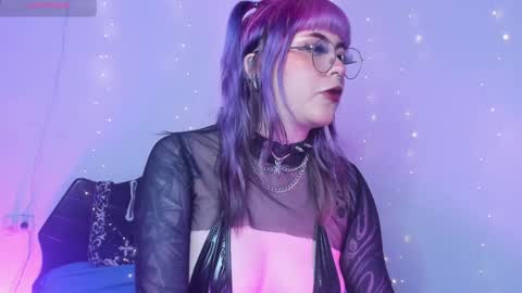 Snapshot of hallucigenia_sparza chatting on January 11, 12:40 pm Hallu online show from January 11, 12:40 pm