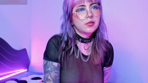 Snapshot of hallucigenia_sparza chatting on January 22, 4:02 pm Hallu online show from January 22, 4:02 pm