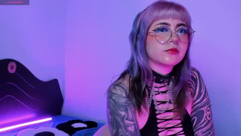 Snapshot of hallucigenia_sparza chatting on January 30, 12:27 pm Hallu online show from January 30, 12:27 pm