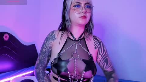 Snapshot of hallucigenia_sparza chatting on February 25, 4:00 pm Hallu online show from February 25, 4:00 pm