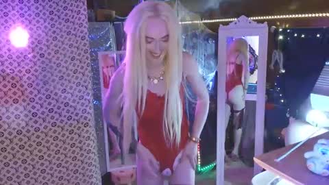 halovalentine online show from February 11, 10:50 pm