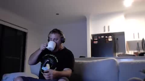 Snapshot of hambico_rico chatting on June 18, 4:22 pm hambico_rico online show from June 18, 4:22 pm