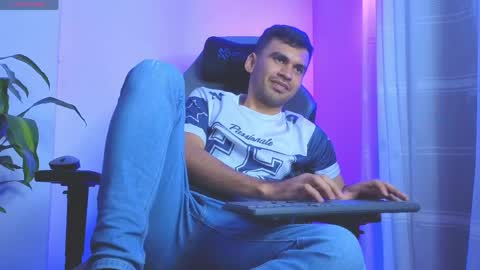 hamiltong12 online show from May 7, 10:37 pm
