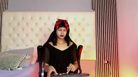 Snapshot of hamsel_dallas chatting on May 7, 1:27 pm Hamsel online show from May 7, 1:27 pm