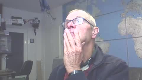 Snapshot of hamto65 chatting on February 19, 9:36 pm Prefer men 80 online show from February 19, 9:36 pm