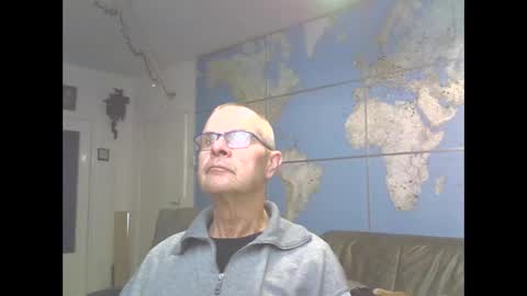 Snapshot of hamto65 chatting on March 7, 9:06 pm Prefer men 80 online show from March 7, 9:06 pm