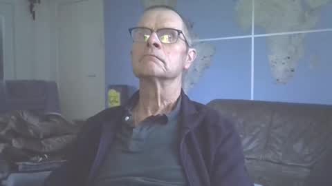 Snapshot of hamto65 chatting on October 23, 3:22 pm Prefer men 80 online show from October 23, 3:22 pm