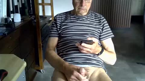 Snapshot of hamto65 chatting on June 14, 6:48 am Prefer men 80 online show from June 14, 6:48 am
