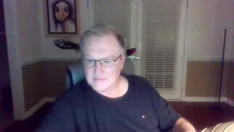 Snapshot of han63 chatting on December 10, 11:11 am Han online show from December 10, 11:11 am