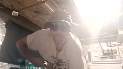 Snapshot of han811381 chatting on November 10, 2:43 am han811381 online show from November 10, 2:43 am