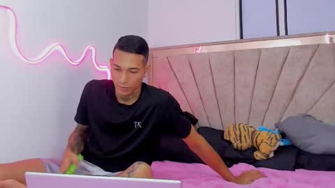 Hana and Zeta online show from March 3, 4:02 pm