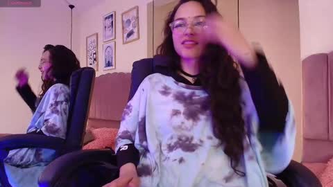 Snapshot of hanabie_ chatting on February 6, 3:33 am hanabie_ online show from February 6, 3:33 am