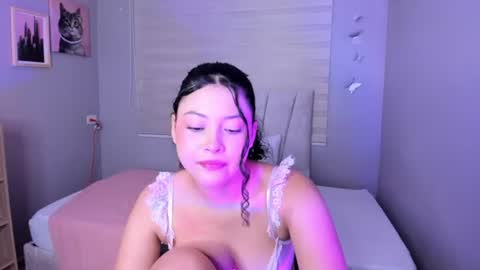 Snapshot of hanah_line chatting on July 28, 3:21 pm Hanna Lineros online show from July 28, 3:21 pm