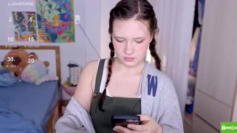 hanahwoods online show from November 27, 2:24 am