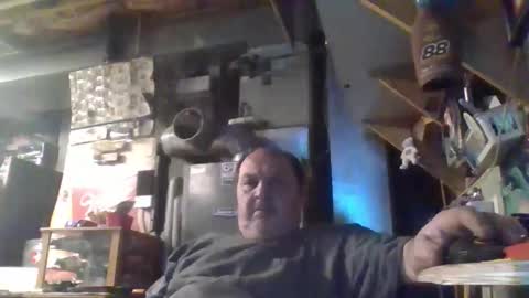 Snapshot of handiemanhere chatting on March 31, 3:52 am naked man online show from March 31, 3:52 am