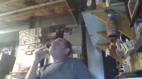 Snapshot of handiemanhere chatting on April 10, 3:01 am naked man online show from April 10, 3:01 am