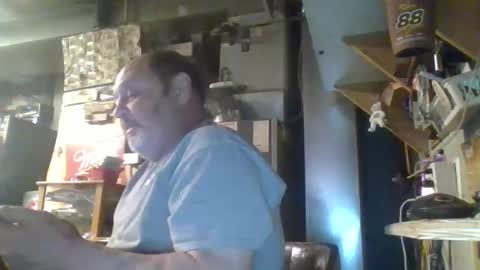 Snapshot of handiemanhere chatting on April 14, 1:44 am naked man online show from April 14, 1:44 am