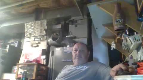 Snapshot of handiemanhere chatting on May 17, 4:32 am naked man online show from May 17, 4:32 am
