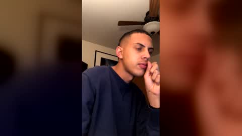 Snapshot of handsome01_ chatting on December 17, 1:11 am handsome01_ online show from December 17, 1:11 am