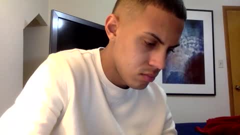 Snapshot of handsome01_ chatting on December 18, 2:06 am handsome01_ online show from December 18, 2:06 am