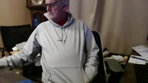 Snapshot of handsome_guy4u chatting on April 20, 4:04 am handsome_guy4u online show from April 20, 4:04 am