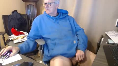 Snapshot of handsome_guy4u chatting on May 4, 3:57 am handsome_guy4u online show from May 4, 3:57 am