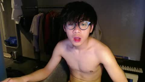 Snapshot of handsome_mannn chatting on May 30, 7:44 pm handsome_mannn online show from May 30, 7:44 pm