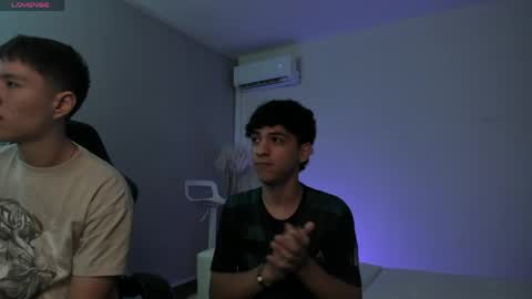 Snapshot of handsomeboys19 chatting on May 20, 8:48 pm leonardfarrucknick and otis online show from May 20, 8:48 pm