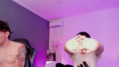 Snapshot of handsomeboys19 chatting on June 30, 8:43 pm leonardfarrucknick and otis online show from June 30, 8:43 pm