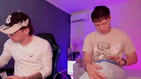 Snapshot of handsomeboys19 chatting on July 10, 1:03 pm leonardfarrucknick and otis online show from July 10, 1:03 pm