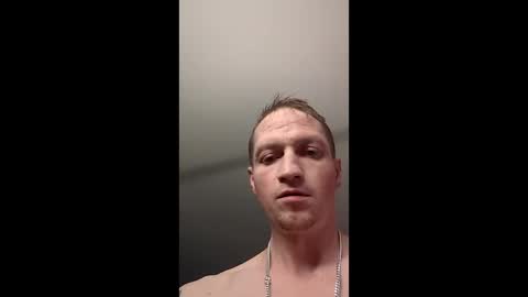 Snapshot of handsomerob42 chatting on March 6, 6:37 pm handsomerob42 online show from March 6, 6:37 pm